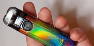 SMOK Novo 4 Mini Review – In-Novo-Vation? SMOK Novo mini 4 in hand