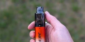 JNR P5 GlassRock Review- A Refillable, Prefilled Pod System! jnr p5 glassrock in hand