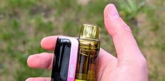 JNR P4 Stellarc Review- A Big Kit With Big Puffs JNR Stellarc pod in hand